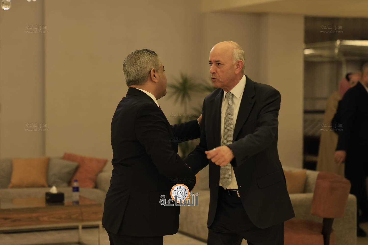 Madar Al-Saa Images 0.8316225416839224