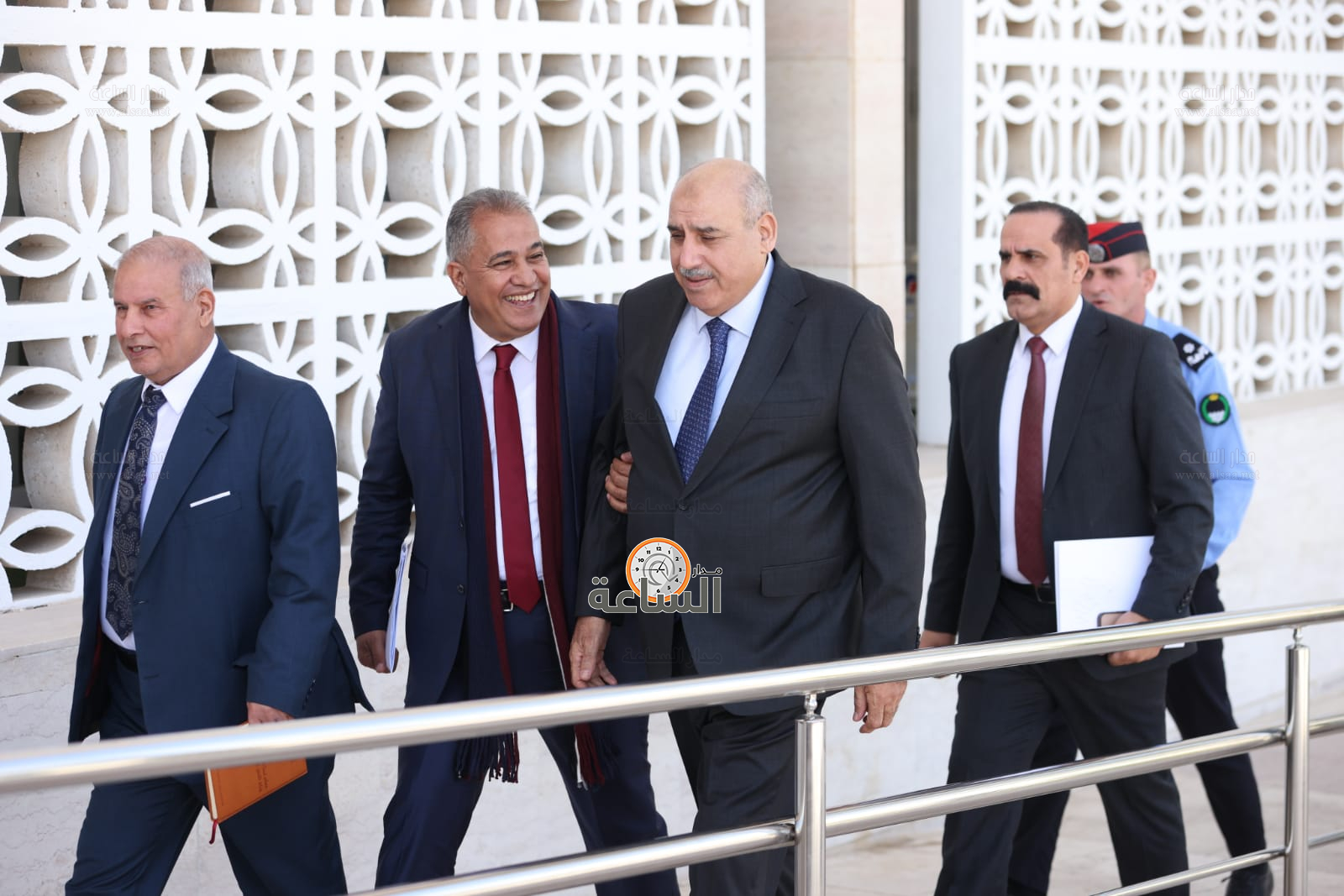 Madar Al-Saa Images 0.26945077576786325