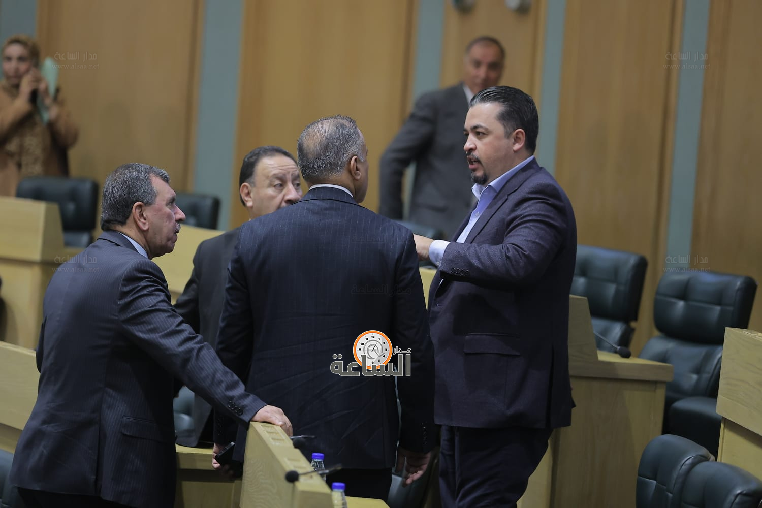 Madar Al-Saa Images 0.39755160851245175