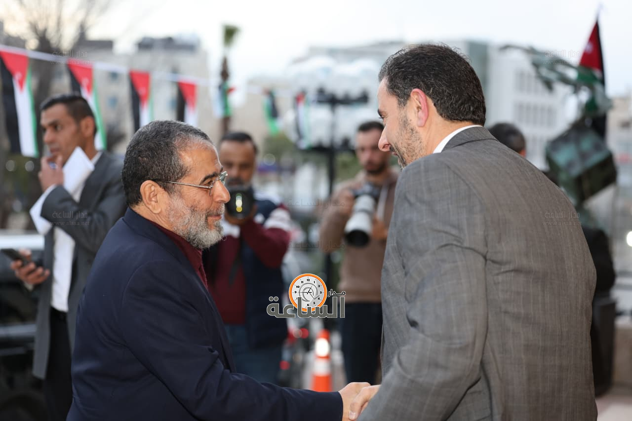 Madar Al-Saa Images 0.6015985469307797