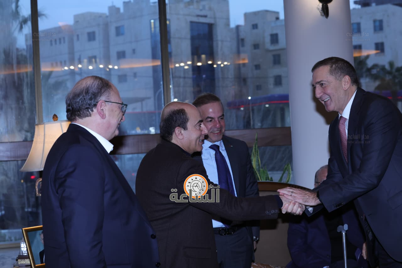 Madar Al-Saa Images 0.39499813752926327