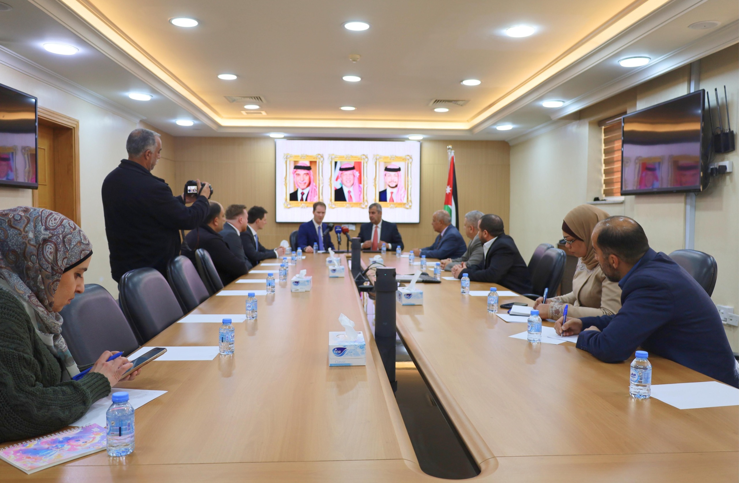 Madar Al-Saa Images 0.3034146136290572