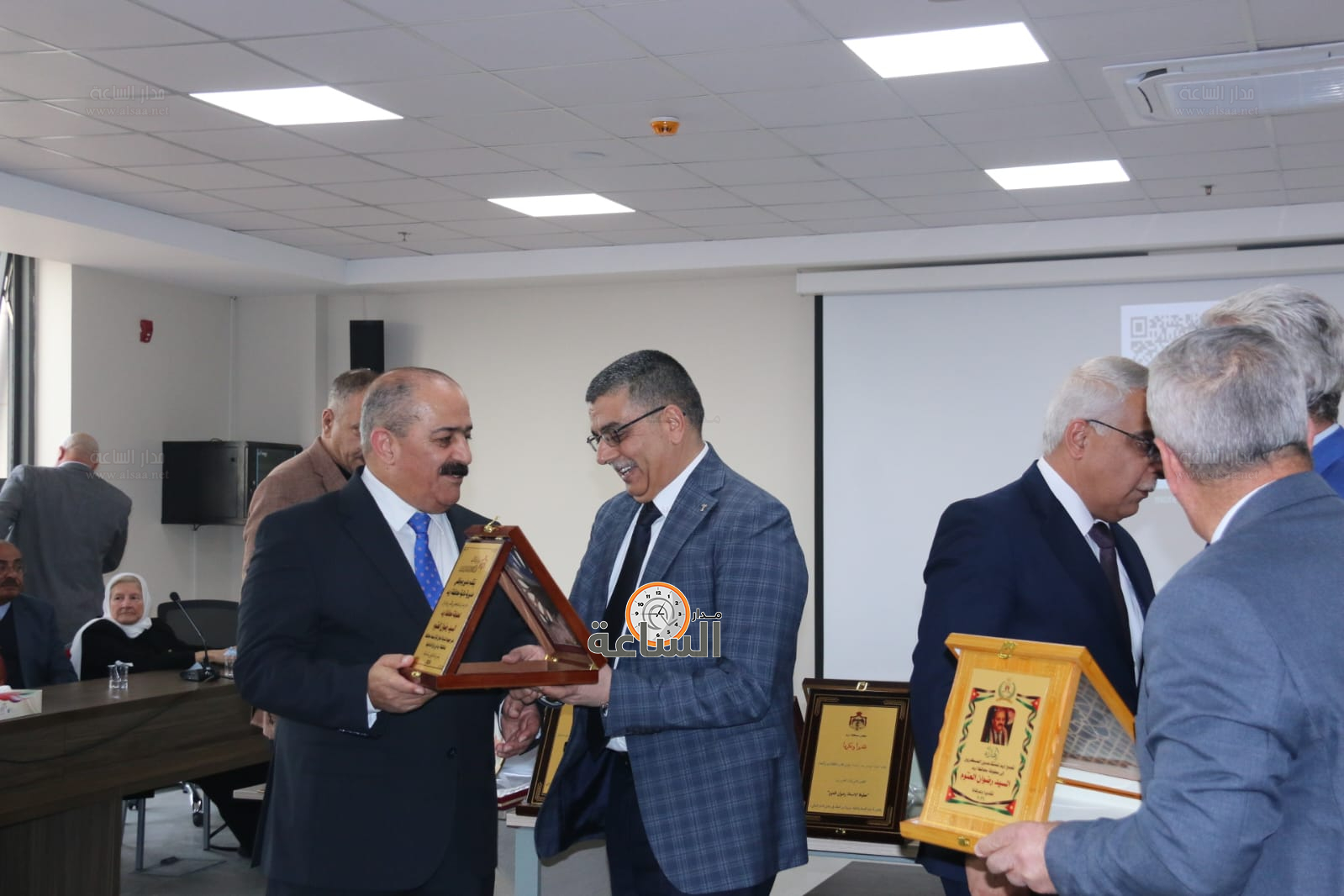 Madar Al-Saa Images 0.7318493810894964