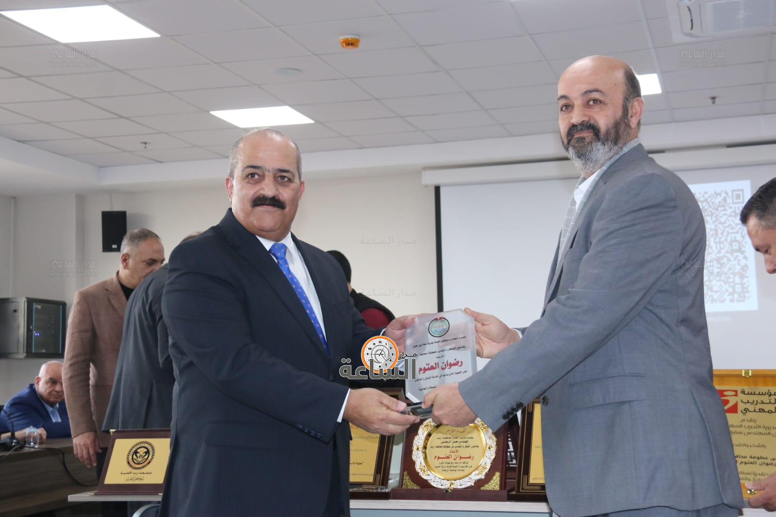 Madar Al-Saa Images 0.4145063346376019