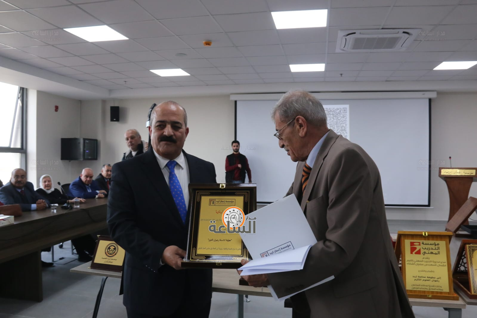 Madar Al-Saa Images 0.018904458537666202