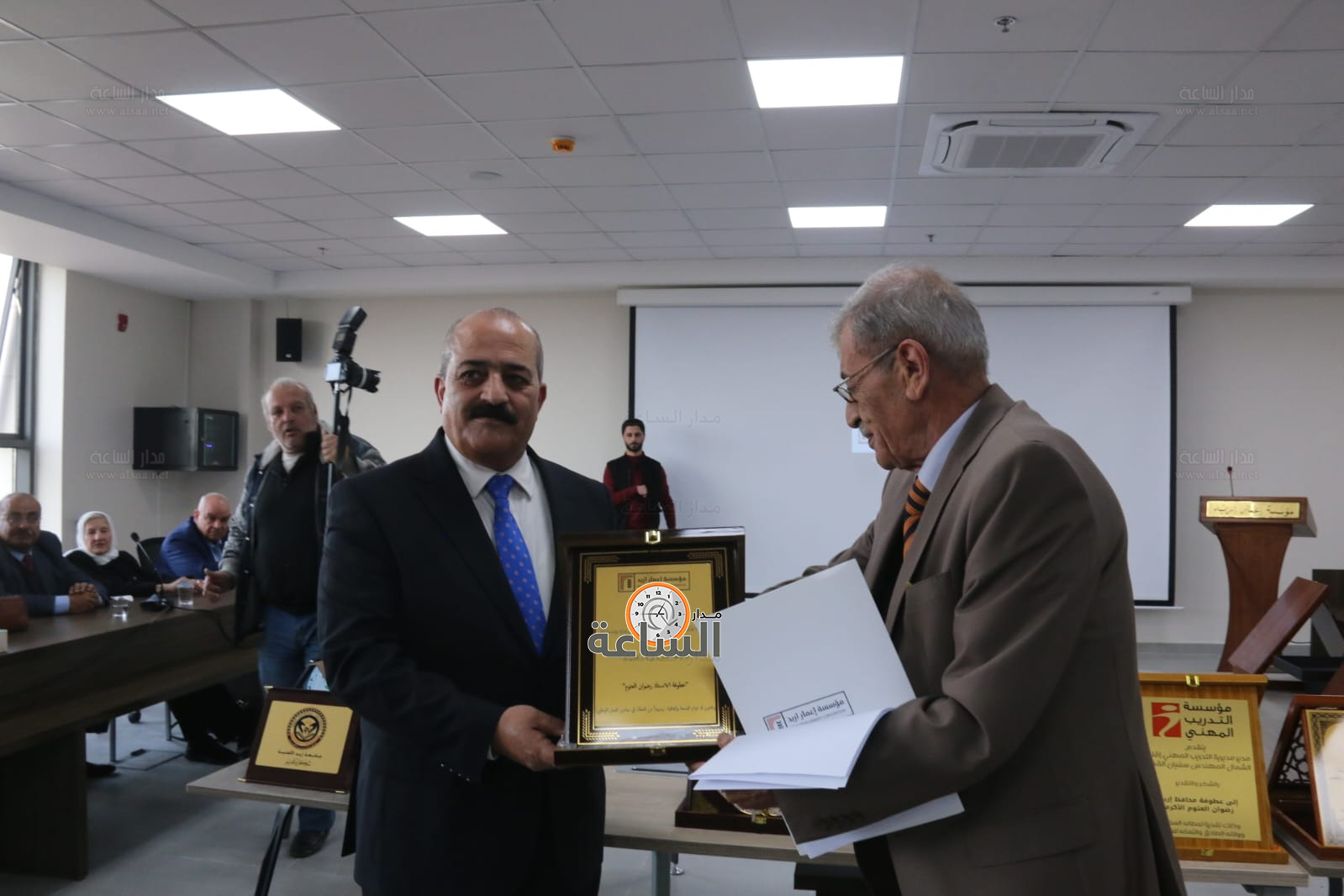 Madar Al-Saa Images 0.38520391392462594