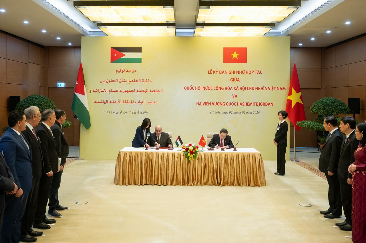 Madar Al-Saa Images 0.024507593626413637