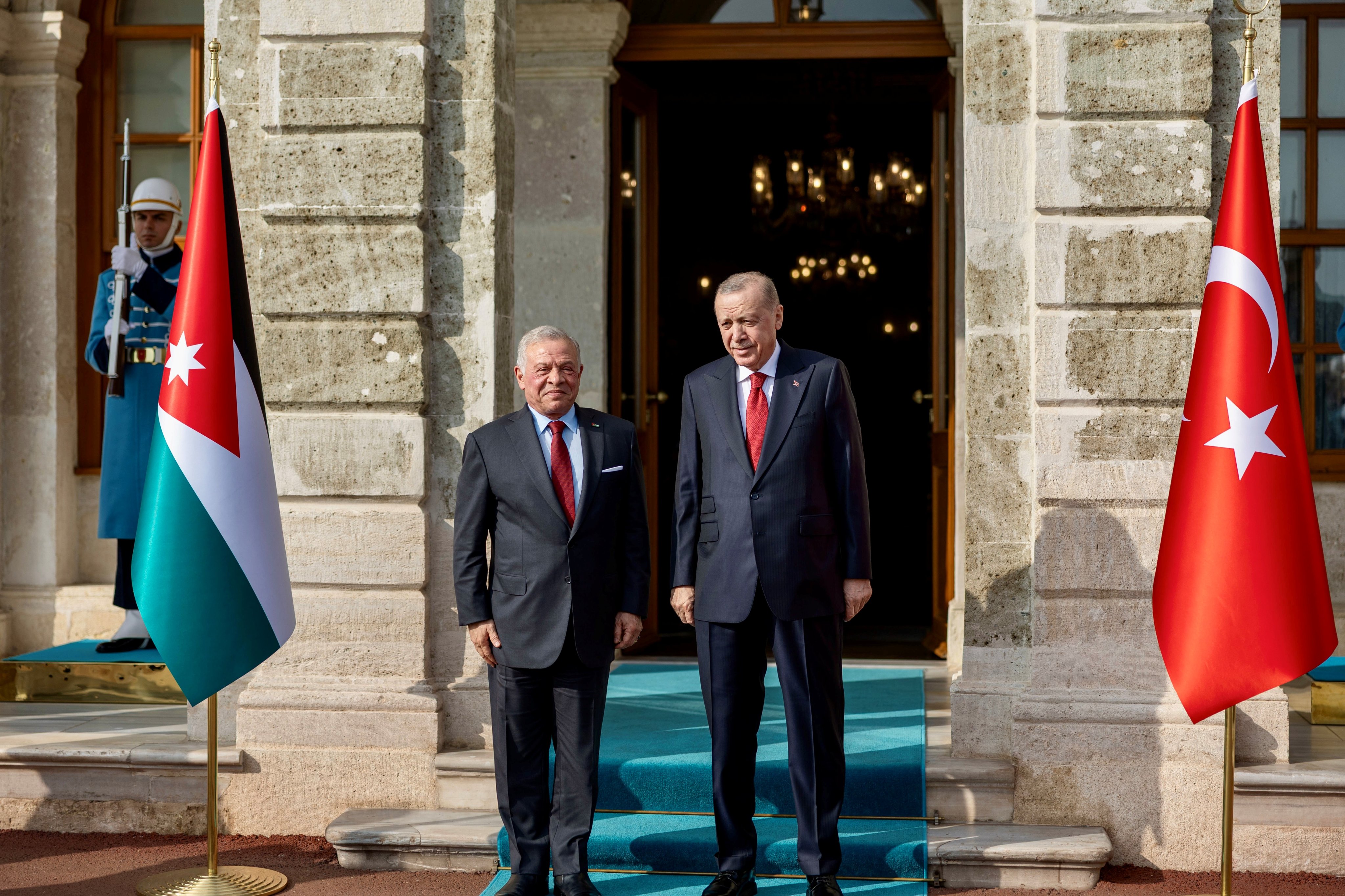 Madar Al-Saa Images 0.0317755651427305