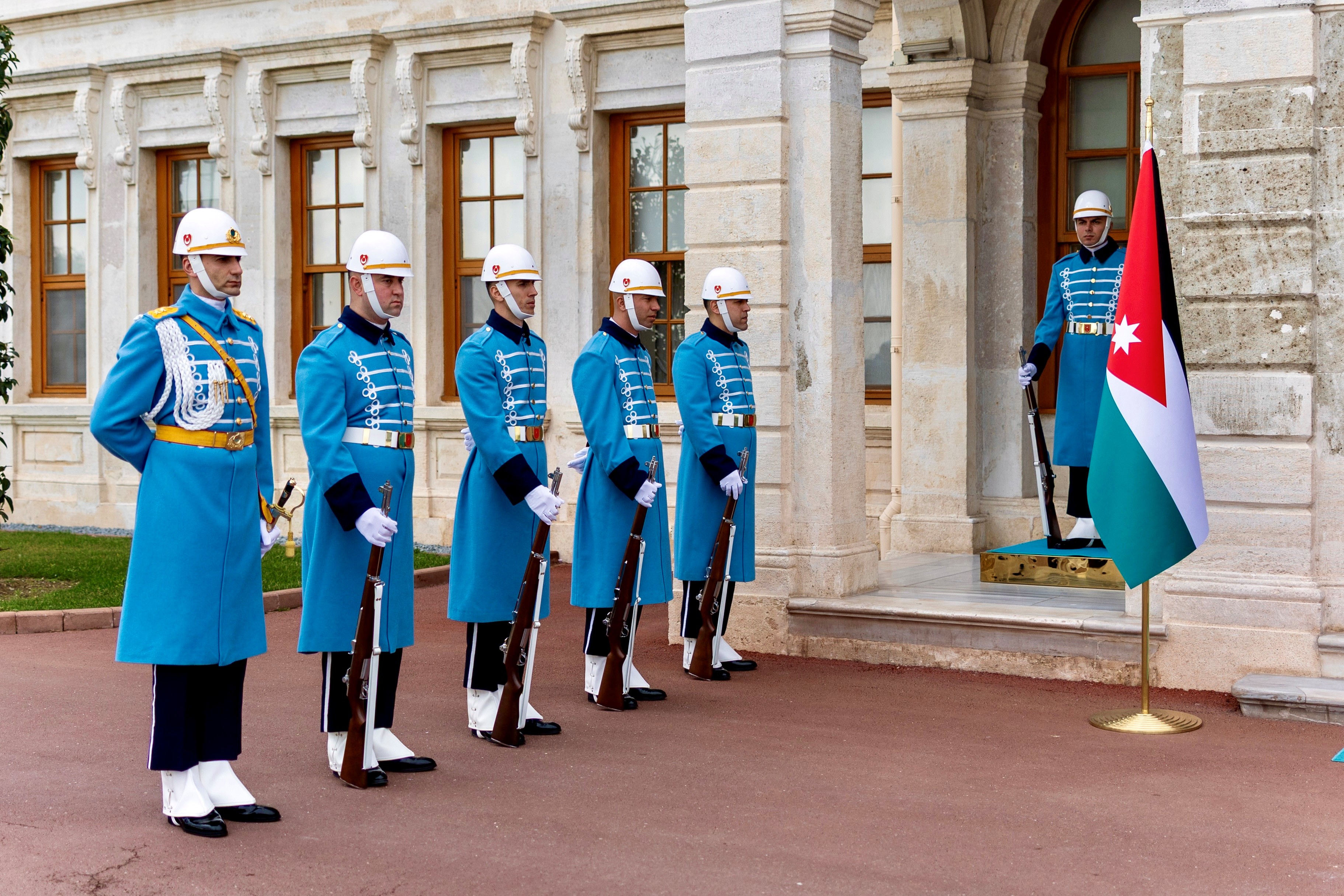 Madar Al-Saa Images 0.0465380503986873