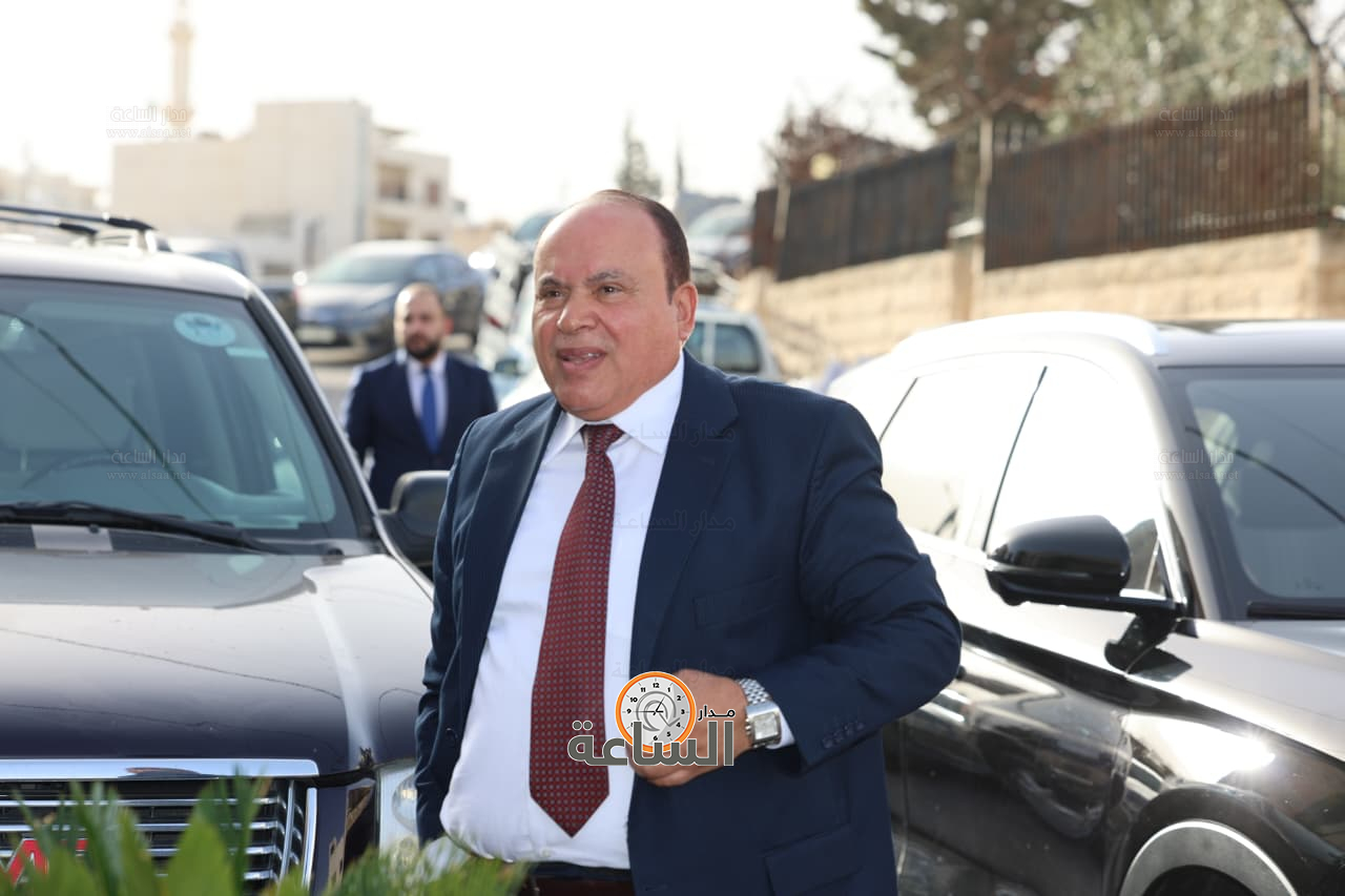 Madar Al-Saa Images 0.06173418079989812