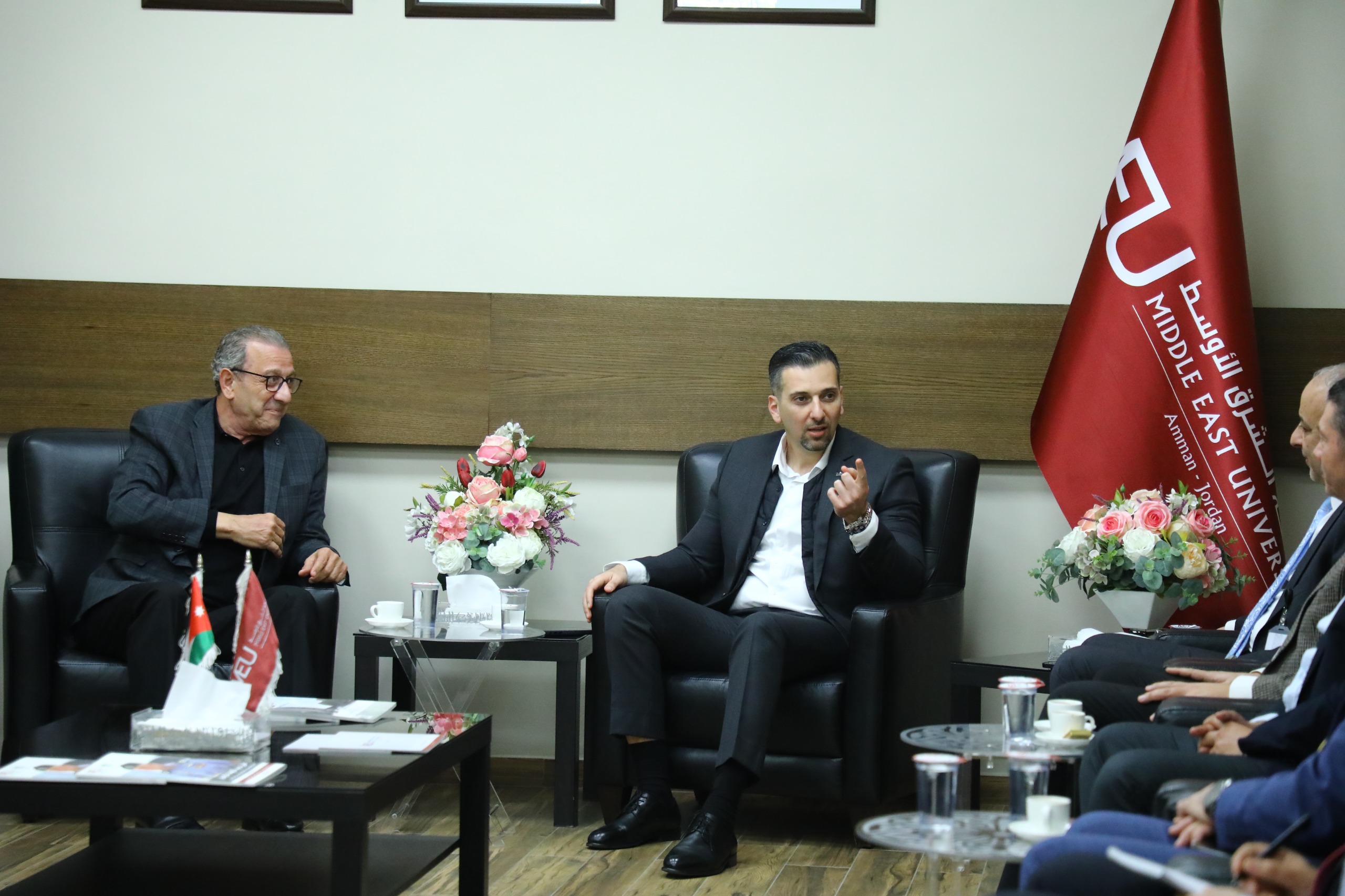 Madar Al-Saa Images 0.3090807390836253