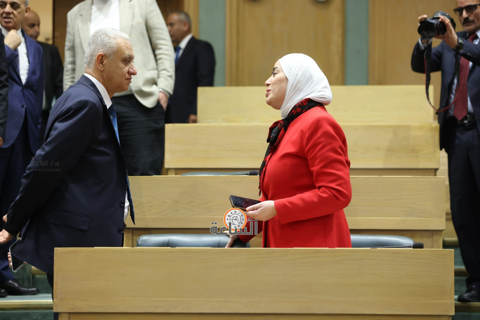 Madar Al-Saa Images 0.4449866045167439