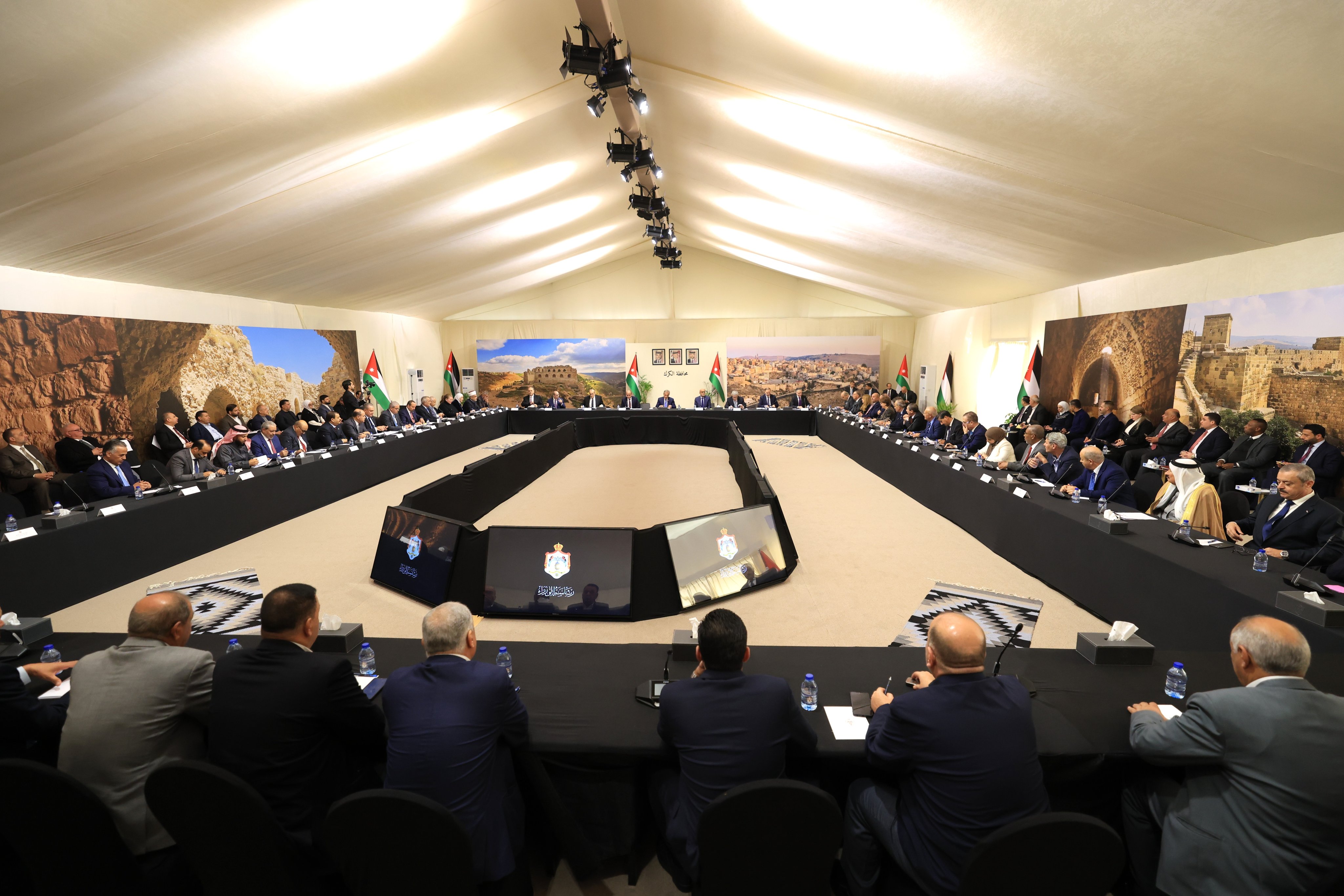 Madar Al-Saa Images 0.9465480386830322