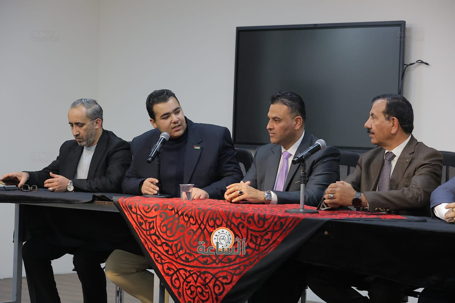 Madar Al-Saa Images 0.9902125875488174