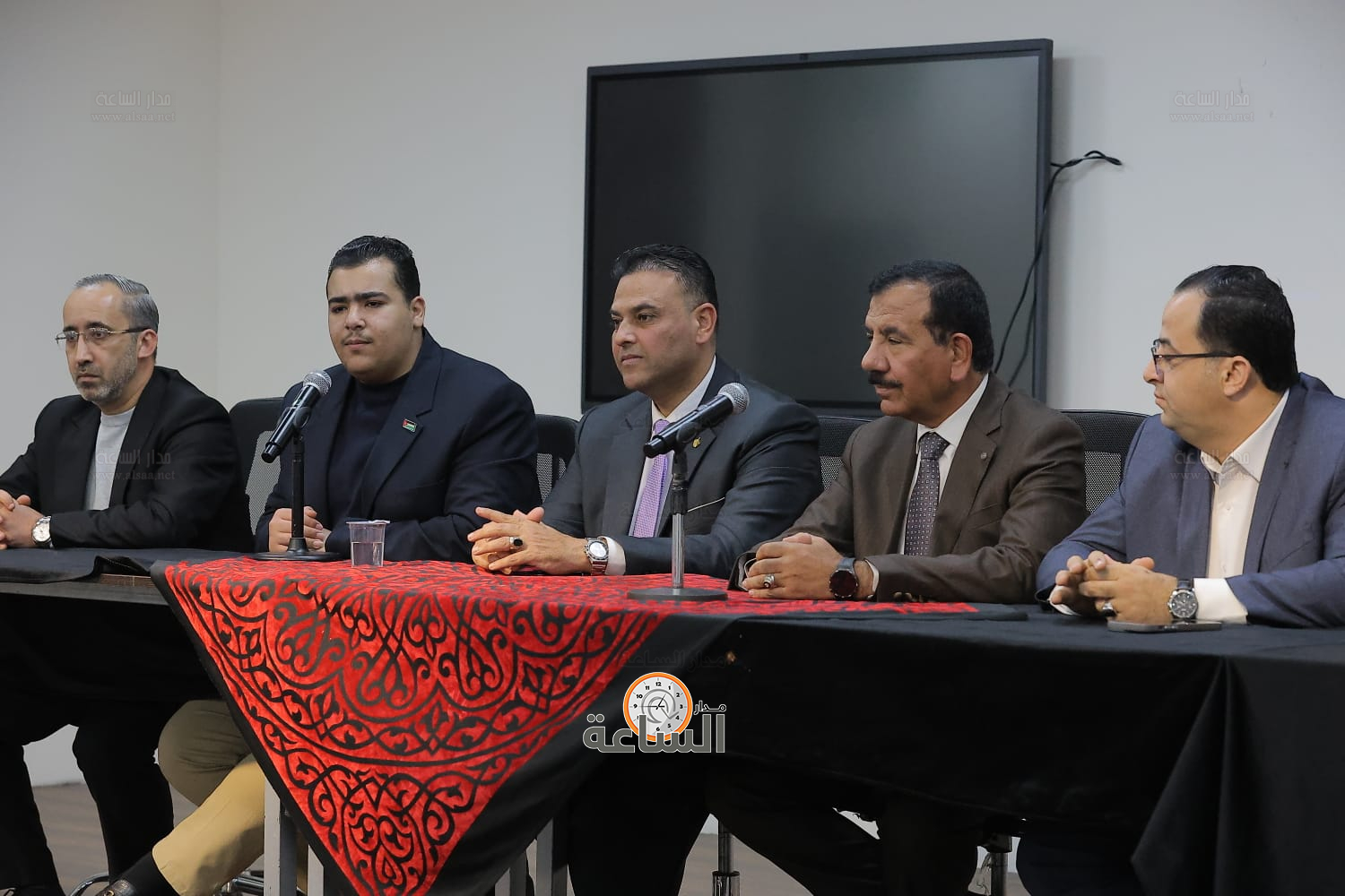 Madar Al-Saa Images 0.8809219407271054