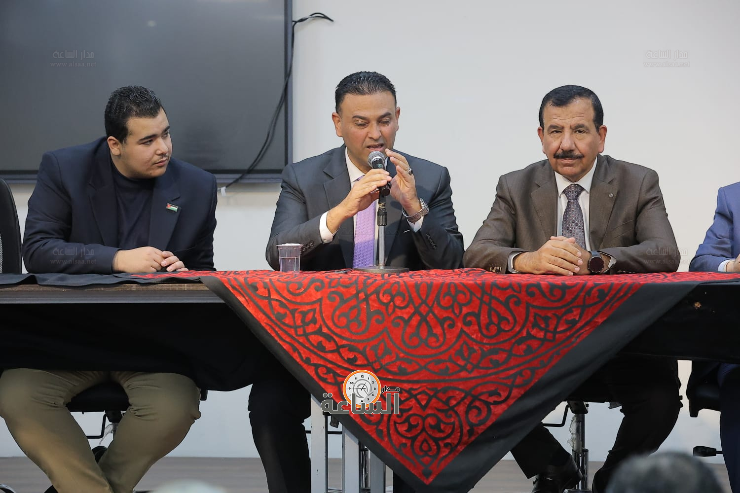 Madar Al-Saa Images 0.6575182965750384