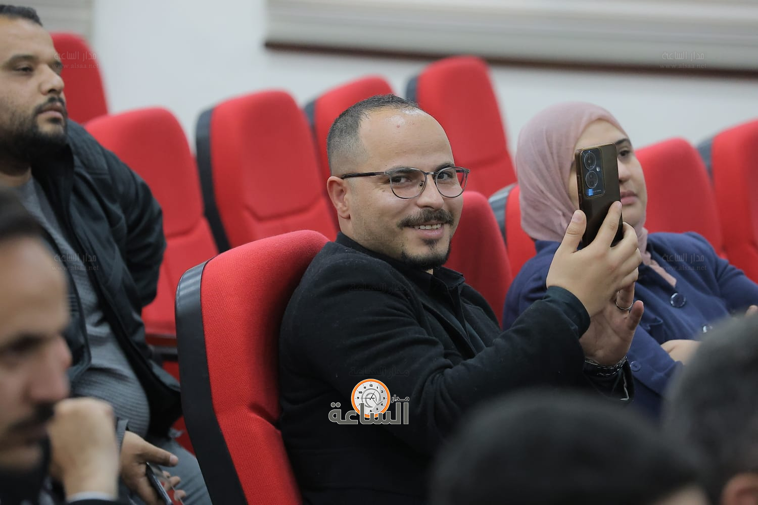 Madar Al-Saa Images 0.034435275970782