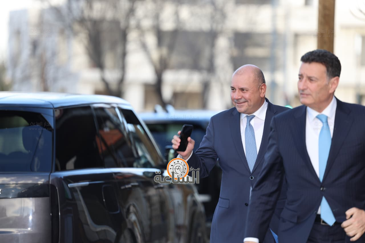 Madar Al-Saa Images 0.37453512482501417