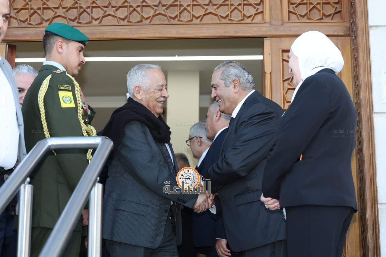 Madar Al-Saa Images 0.3432959853731745