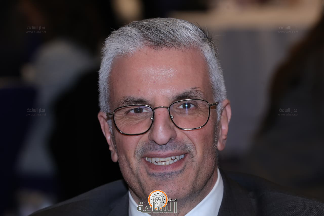 Madar Al-Saa Images 0.48552345782648