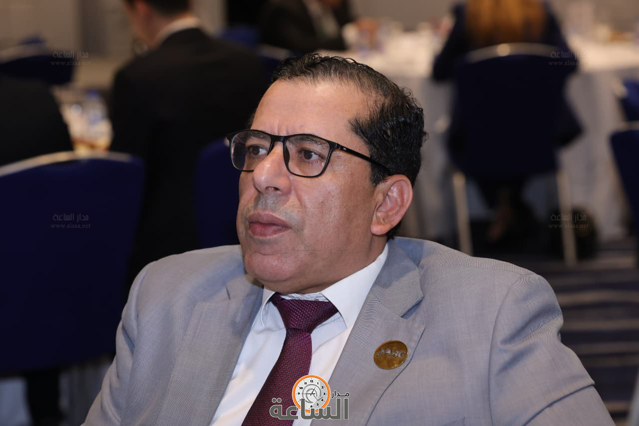 Madar Al-Saa Images 0.9991056613625081