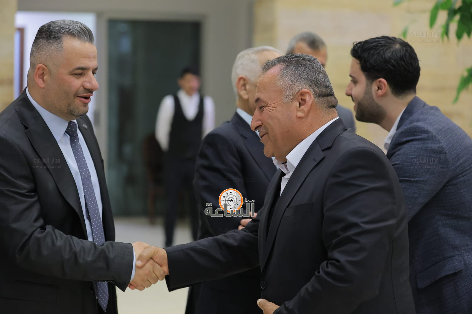 Madar Al-Saa Images 0.618836386566951