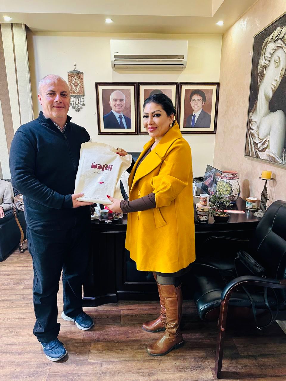 Madar Al-Saa Images 0.6497115888182734