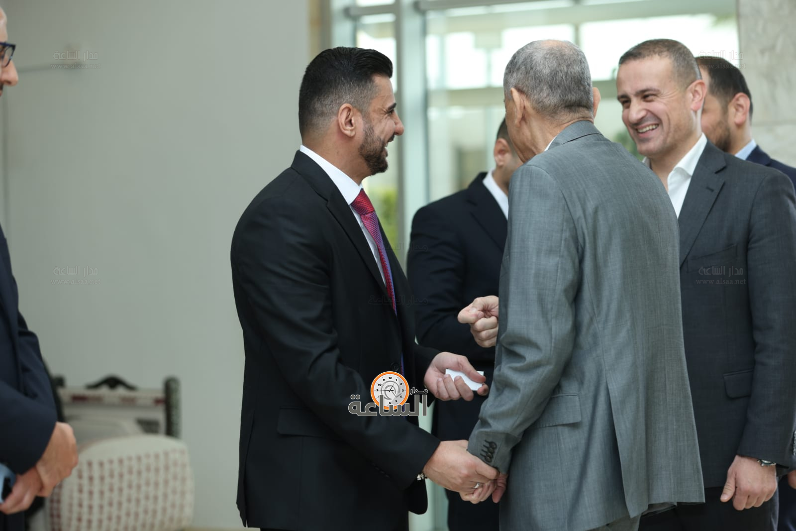 Madar Al-Saa Images 0.37514578884835004