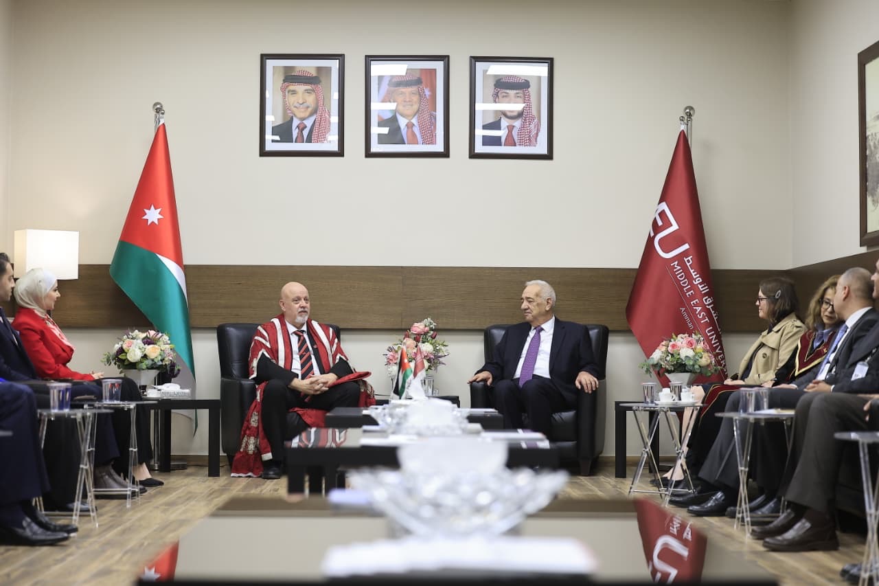 Madar Al-Saa Images 0.40210157423154125