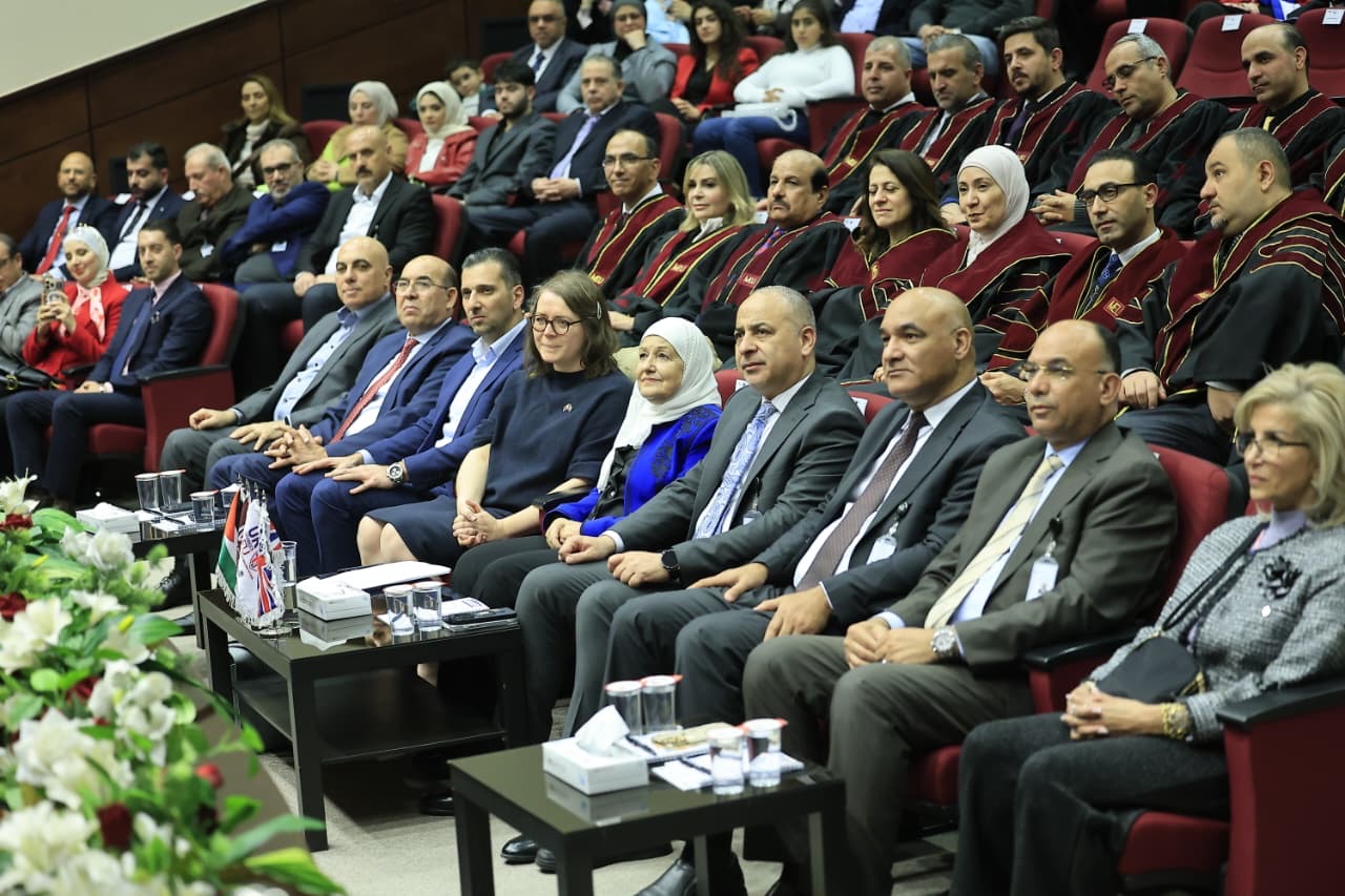 Madar Al-Saa Images 0.9398504863570077