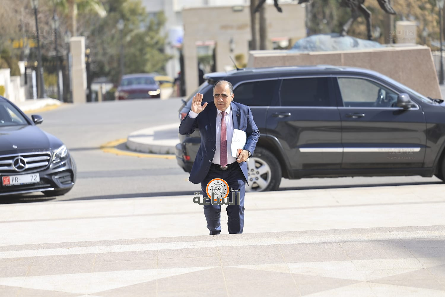 Madar Al-Saa Images 0.595083378686427