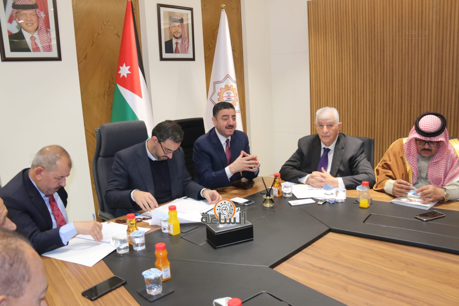 Madar Al-Saa Images 0.3958901432290607