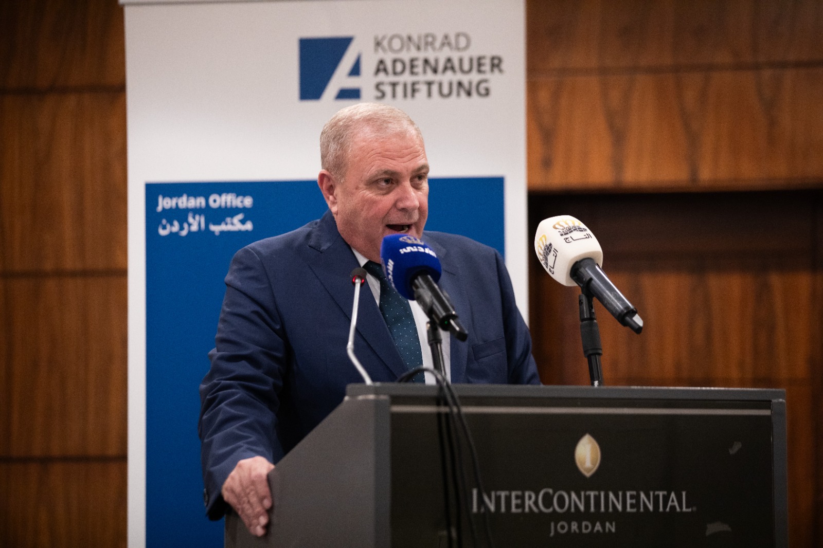 Madar Al-Saa Images 0.38319305336913134