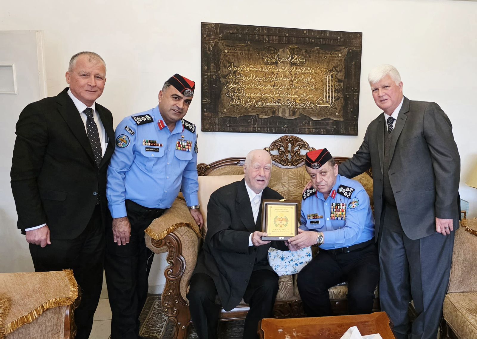 Madar Al-Saa Images 0.8770307271837793