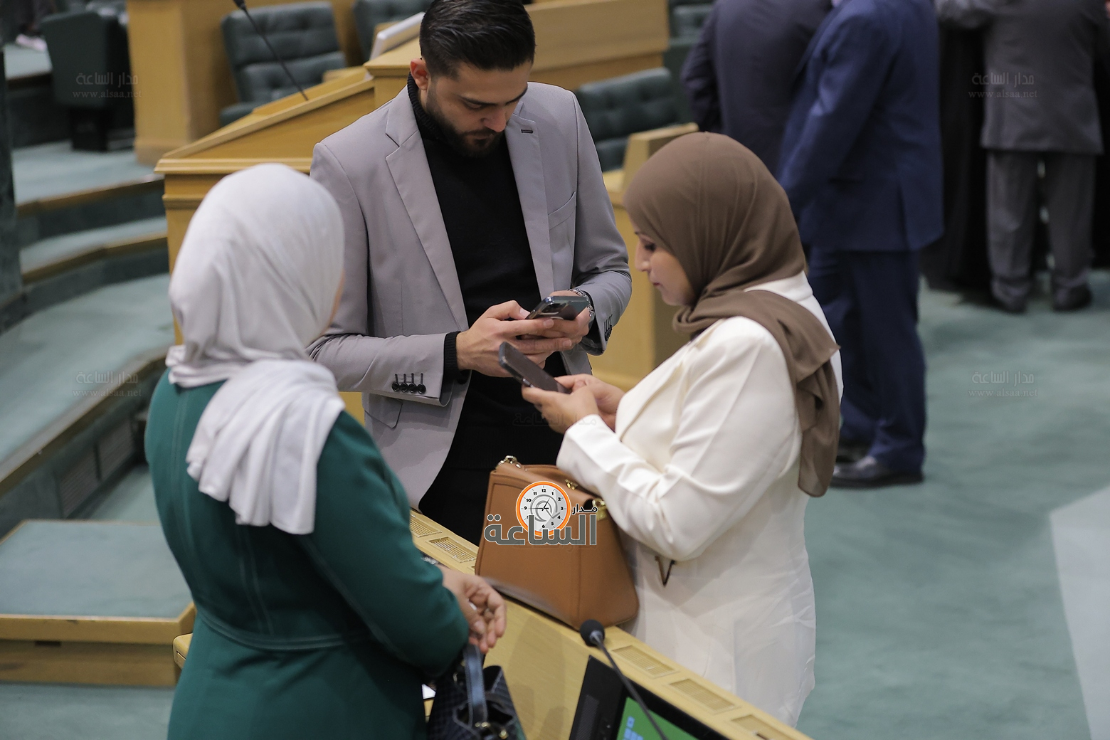 Madar Al-Saa Images 0.9651018272259608