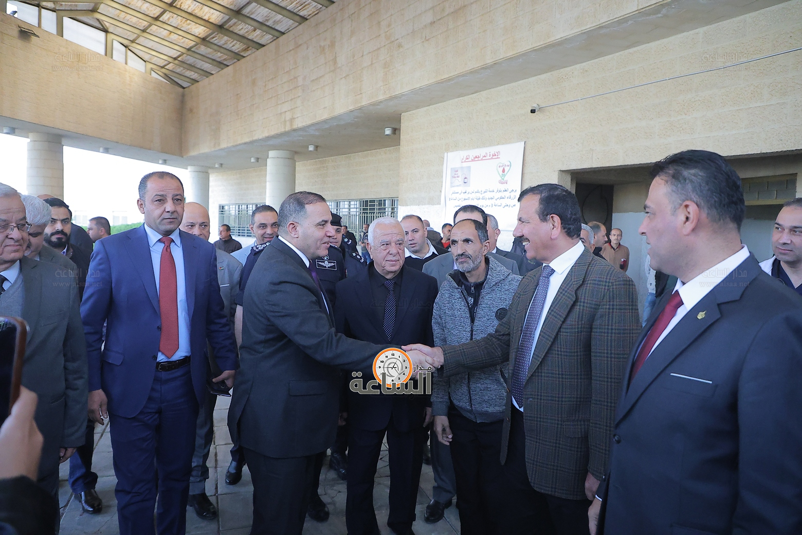 Madar Al-Saa Images 0.9885029320799518