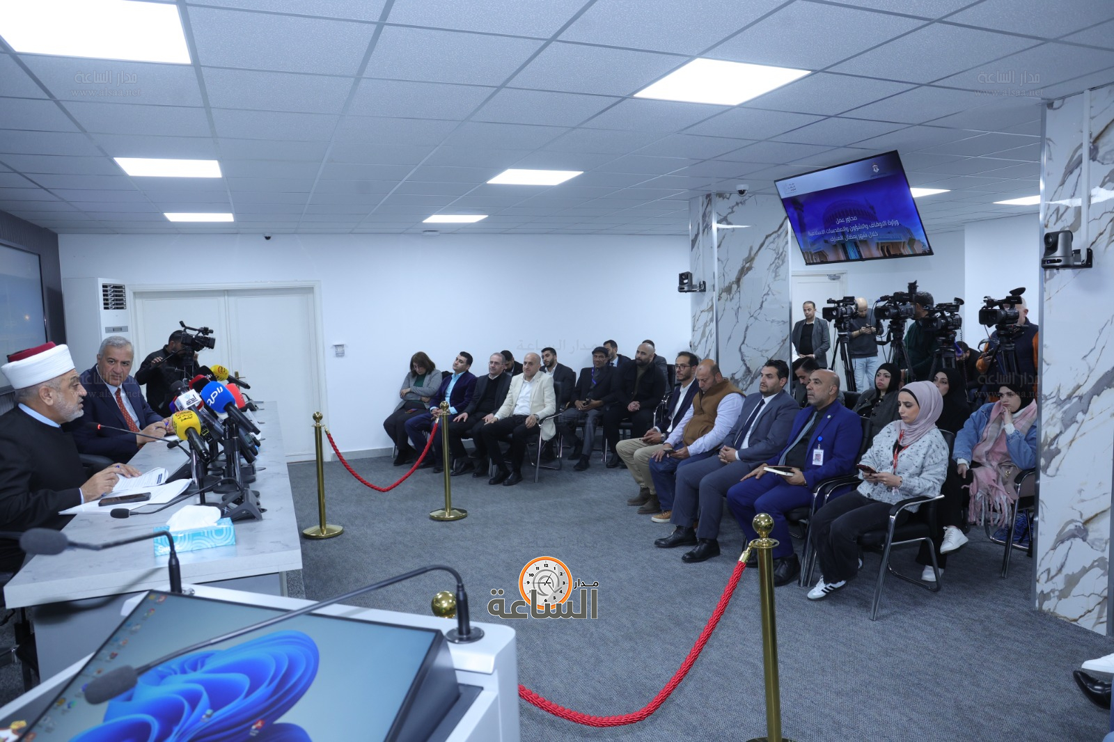 Madar Al-Saa Images 0.7321729888012625