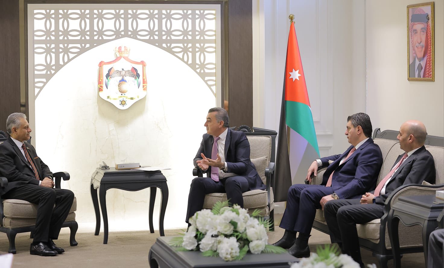 Madar Al-Saa Images 0.8258718024868673