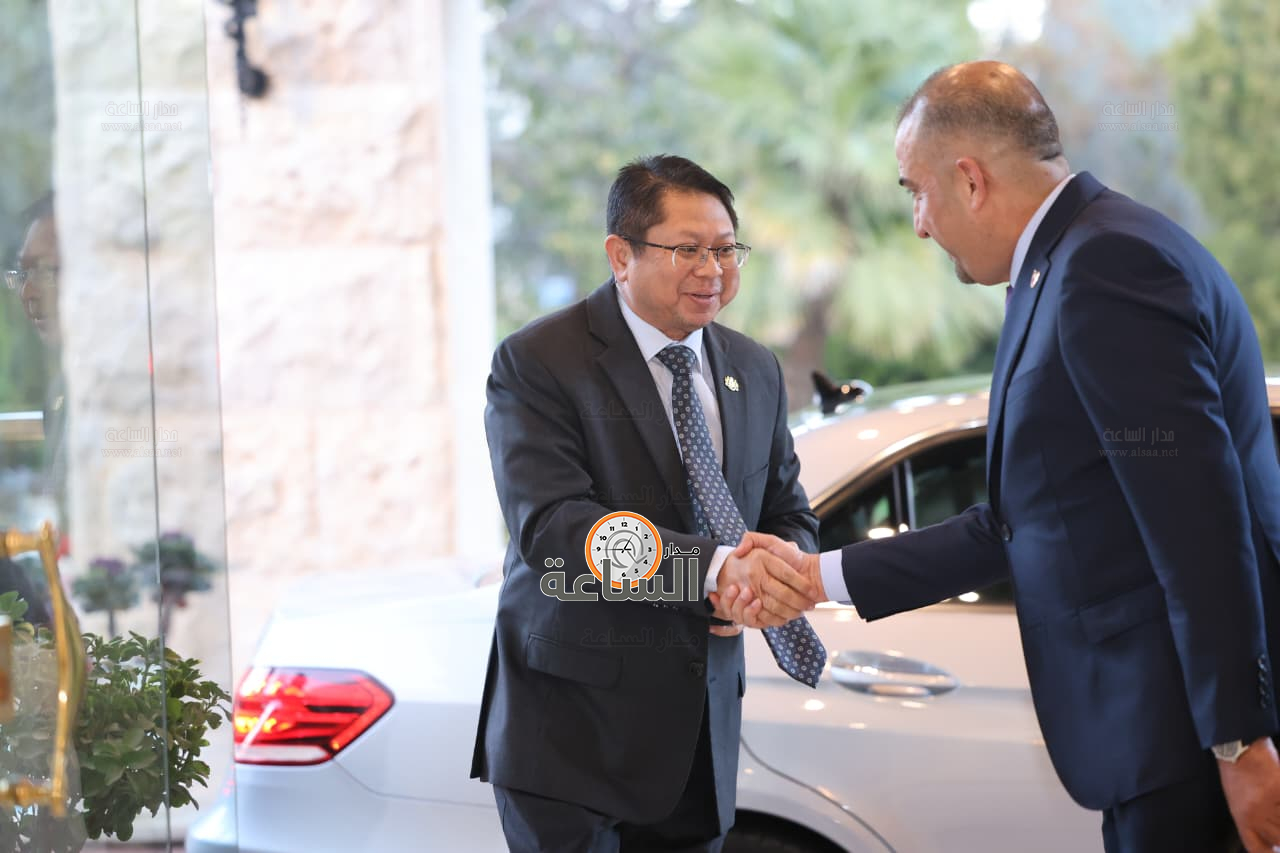 Madar Al-Saa Images 0.4076779326439074