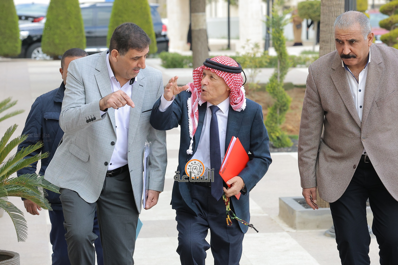 Madar Al-Saa Images 0.8325562593419