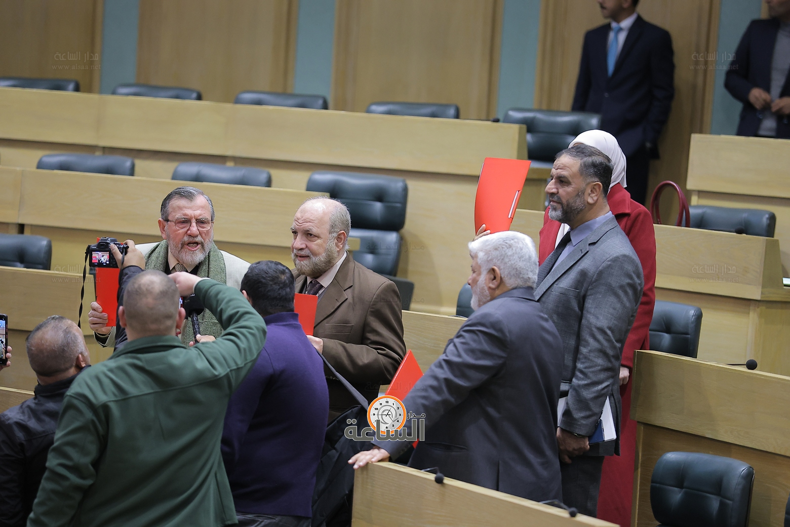 Madar Al-Saa Images 0.4144855364729042