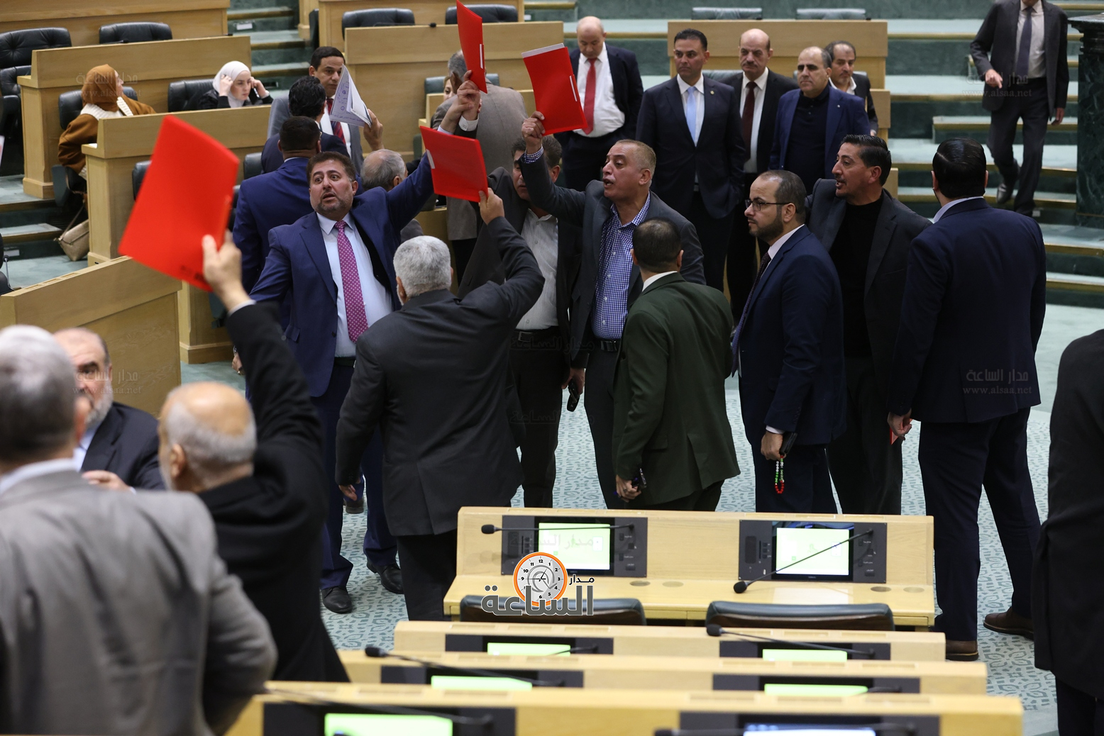 Madar Al-Saa Images 0.102101334339734