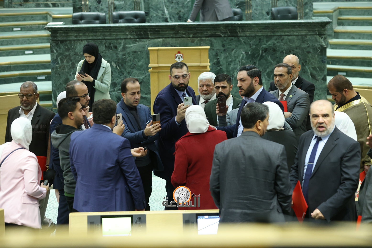 Madar Al-Saa Images 0.6077603760116513