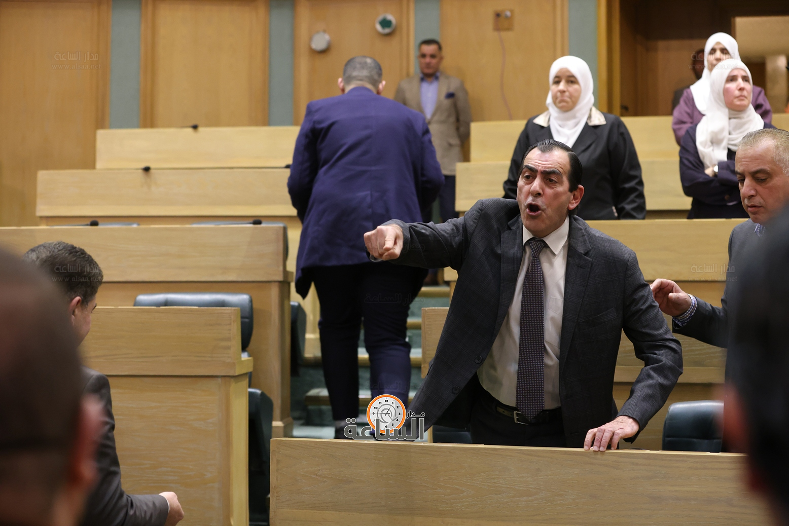 Madar Al-Saa Images 0.8692400036943728