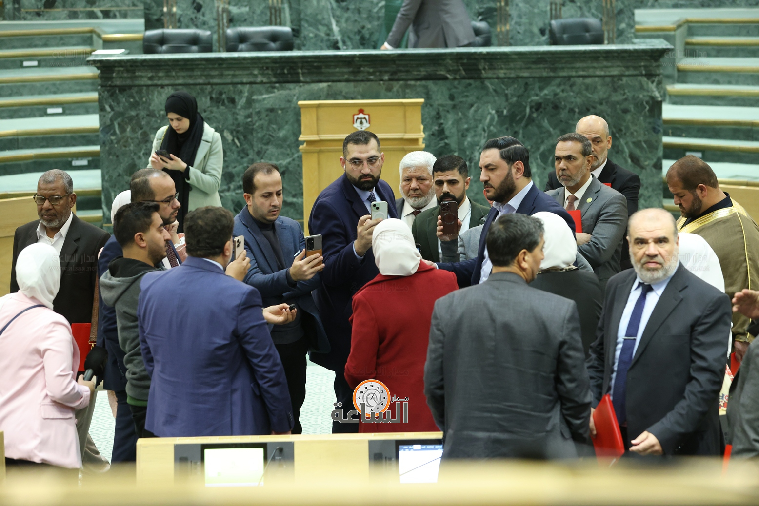 Madar Al-Saa Images 0.9800655616732727