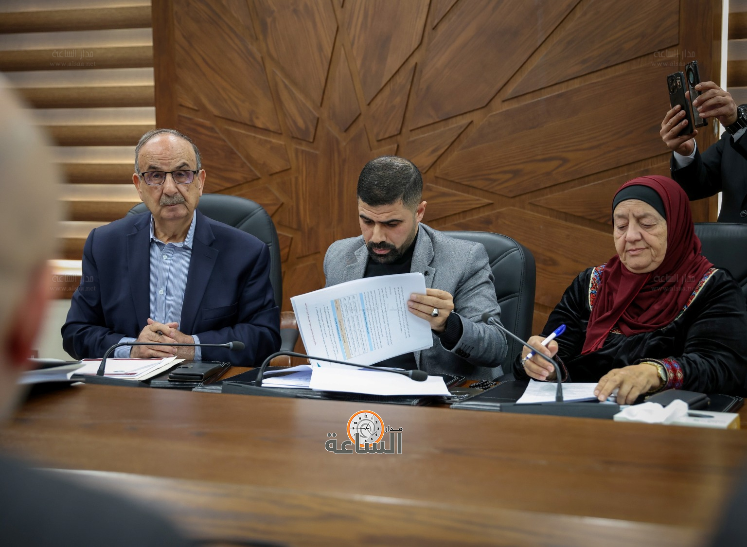 Madar Al-Saa Images 0.18097399627215738