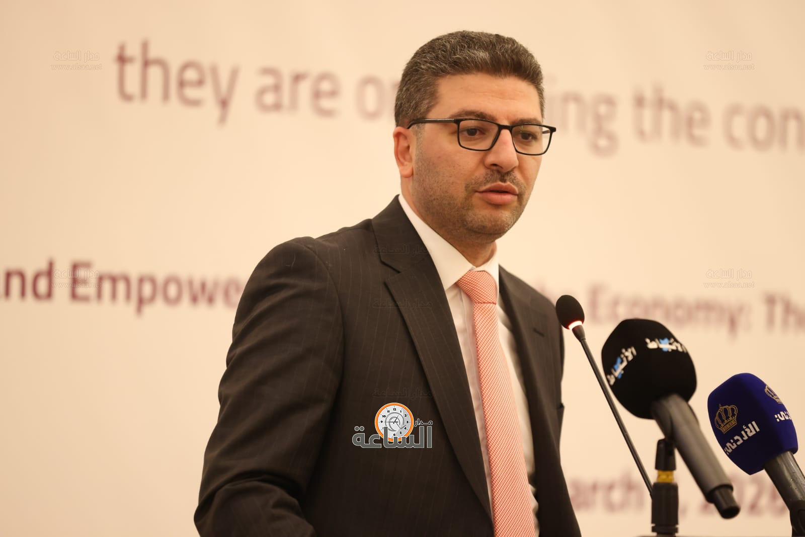 Madar Al-Saa Images 0.7403779850747478