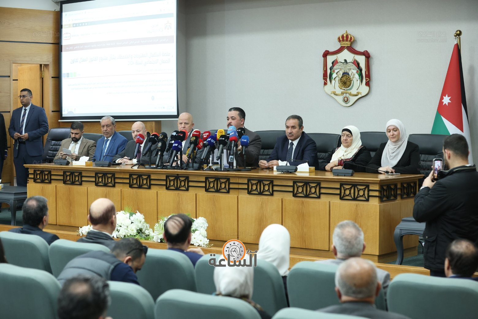 Madar Al-Saa Images 0.9085354989375765