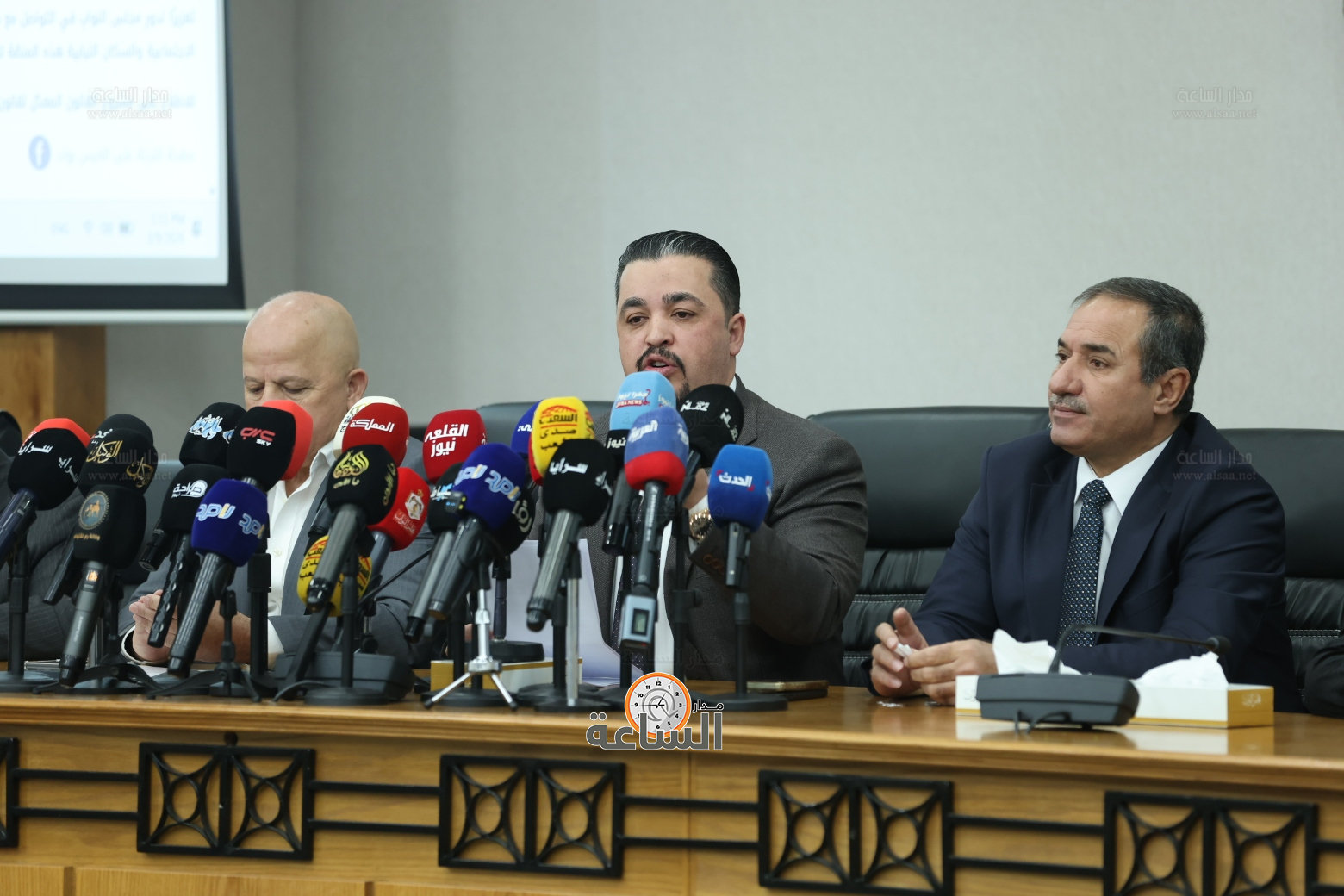 Madar Al-Saa Images 0.04972930902024664