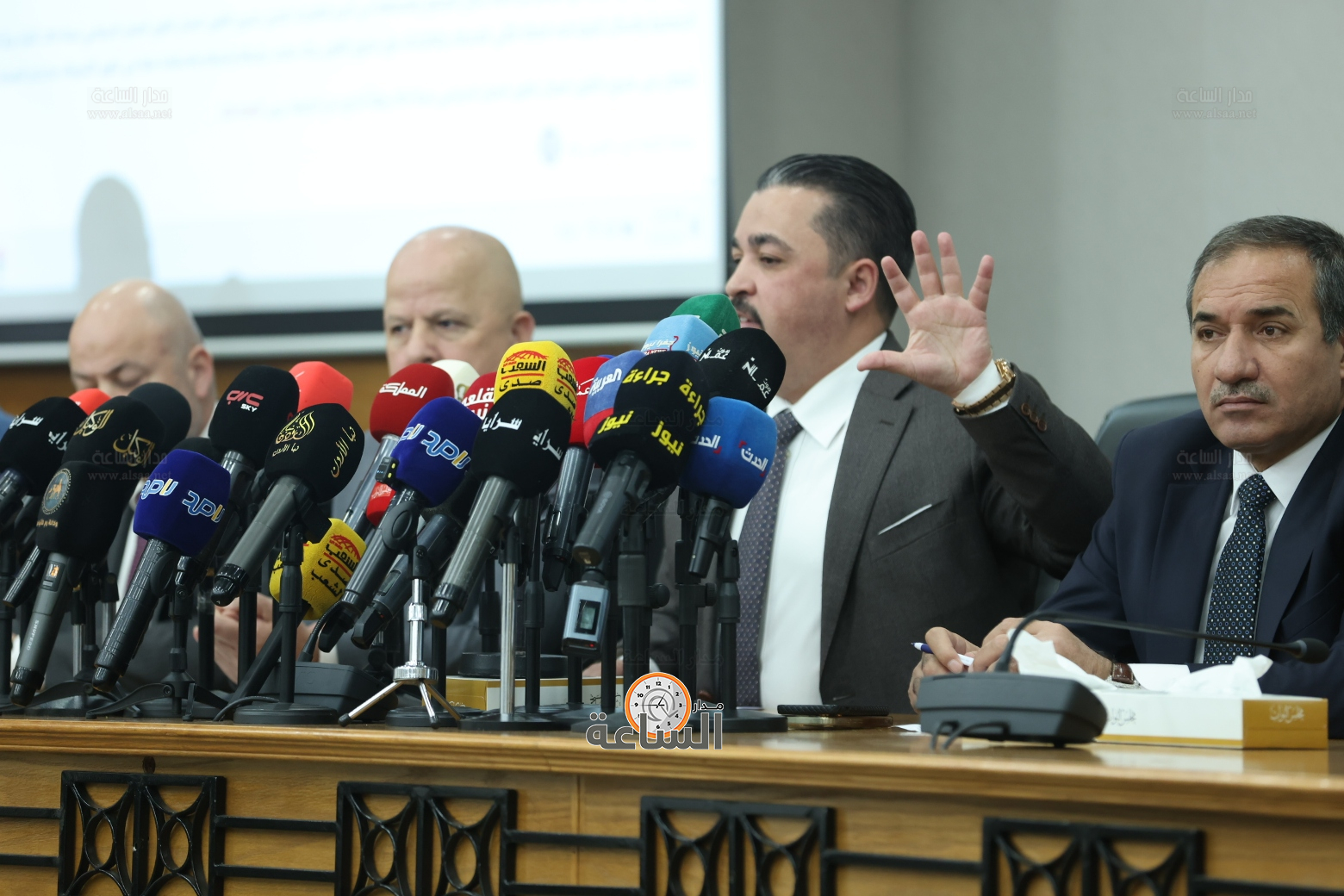 Madar Al-Saa Images 0.6123644170718151